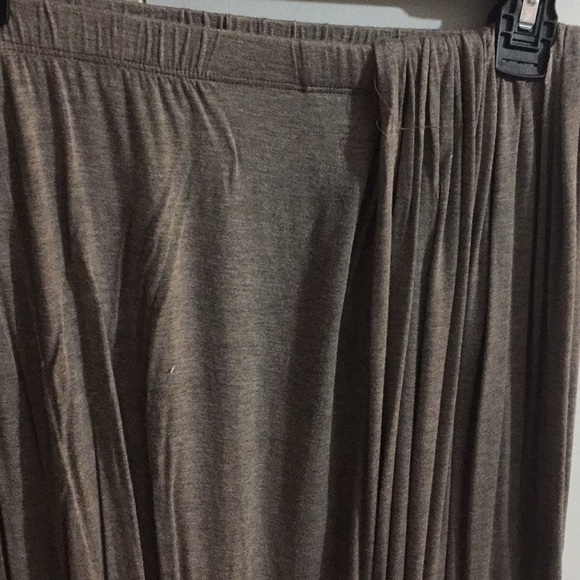 Long skirt - Picture 2 of 3